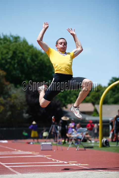 2014NCSTriValley-196.JPG - 2014 North Coast Section Tri-Valley Championships, May 24, Amador Valley High School.